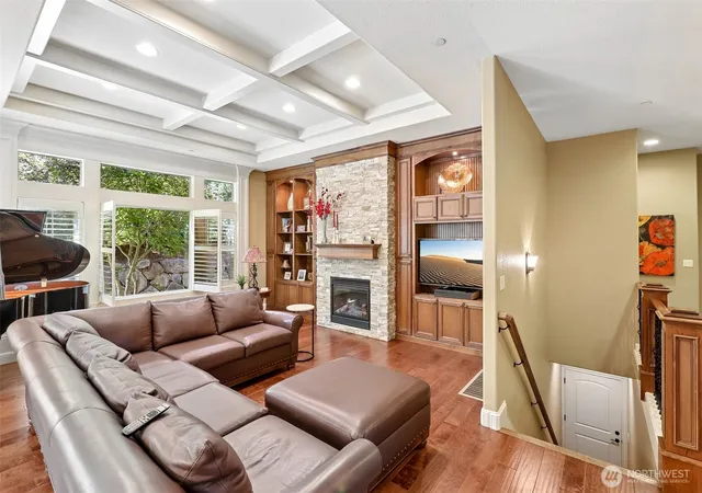 Photo 3 of Single family home for sale at 1010 Nw 44th Ave, Camas, WA 98607 | MLS# NWM2569445 | Listing updated on 2026-09-23