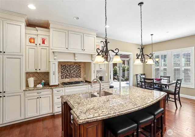 Photo 4 of Single family home for sale at 1010 Nw 44Th Ave, Camas, WA 98607 | MLS# NWM2569445 | Listing updated on 2026-09-23