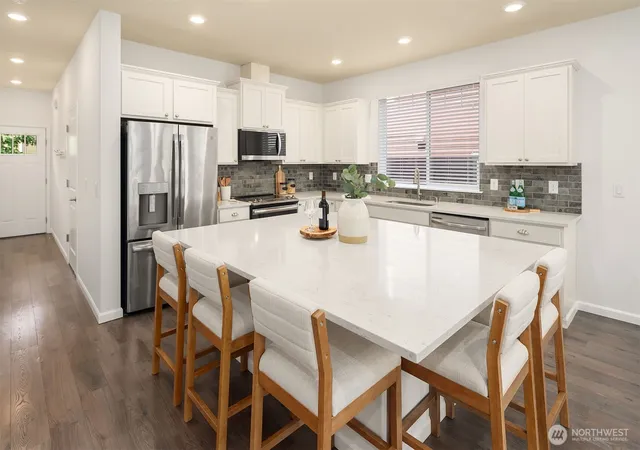 Photo 2 of Sale Pending at 6521 Sw 31st Avenue, Seattle, WA 98126 | MLS# NWM2569451 | Listing updated on 2026-09-21