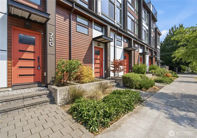 Photo 3 of Townhouse for sale at 720 N 43rd Street, Seattle, WA 98103 | MLS# NWM2569463 | Listing updated on 2026-09-21