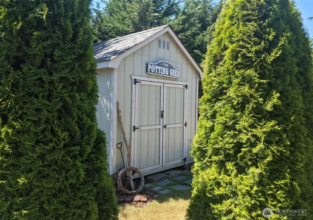 Photo 4 of Manufactured home for sale at 9220 183rd Avenue SW, Rochester, WA 98579 | MLS# NWM2569473 | Listing updated on 2026-09-23