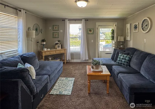 Photo 3 of Single family home for sale at 800 Methow St, Wenatchee, WA 98801 | MLS# NWM2569474 | Listing updated on 2026-09-23
