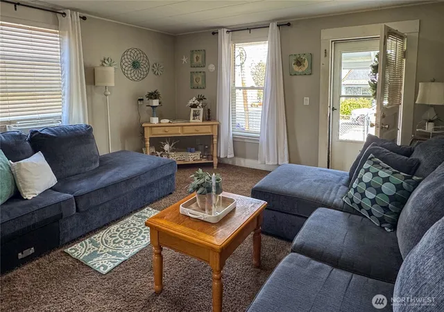 Photo 3 of Single family home for sale at 800 Methow St, Wenatchee, WA 98801 | MLS# NWM2569474 | Listing updated on 2026-09-23