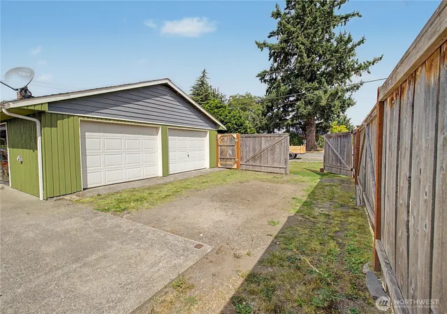 Photo 4 of Single family home for sale at 621 E Mason Ave, Buckley, WA 98321 | MLS# NWM2569488 | Listing updated on 2026-09-28