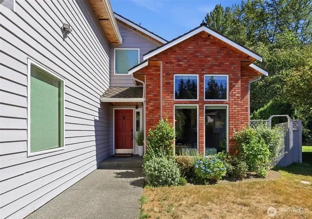 Photo 3 of Single family home for sale at 3802 127th Street SE, Everett, WA 98208 | MLS# NWM2569492 | Listing updated on 2026-09-28