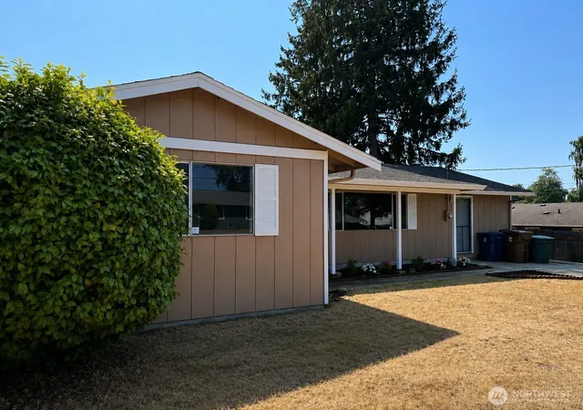 Photo 2 of Single family home for sale at 5250 Dahl Dr, Tacoma, WA 98406 | MLS# NWM2569512 | Listing updated on 2026-08-25