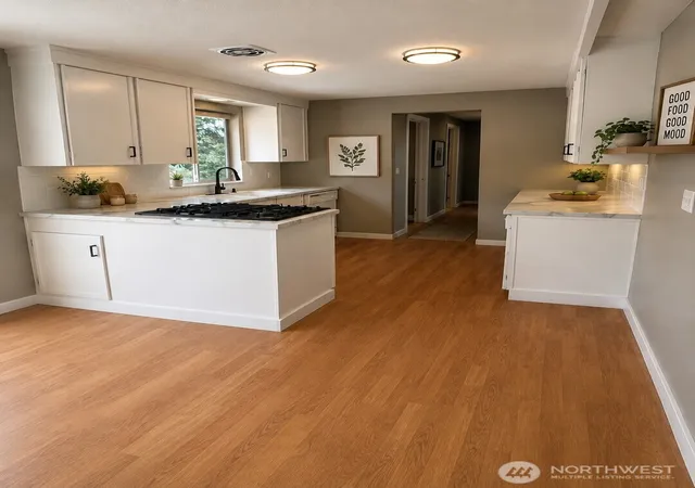 Photo 4 of Single family home for sale at 5250 Dahl Dr, Tacoma, WA 98406 | MLS# NWM2569512 | Listing updated on 2026-08-25