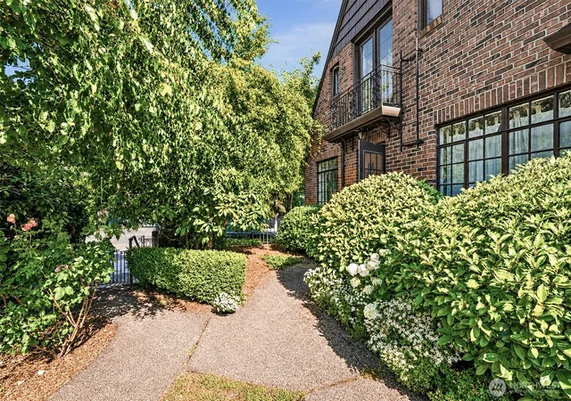 Photo 4 of Condo for sale at 111 14th Avenue E #1, Seattle, WA 98112 | MLS# NWM2569523 | Listing updated on 2026-09-23