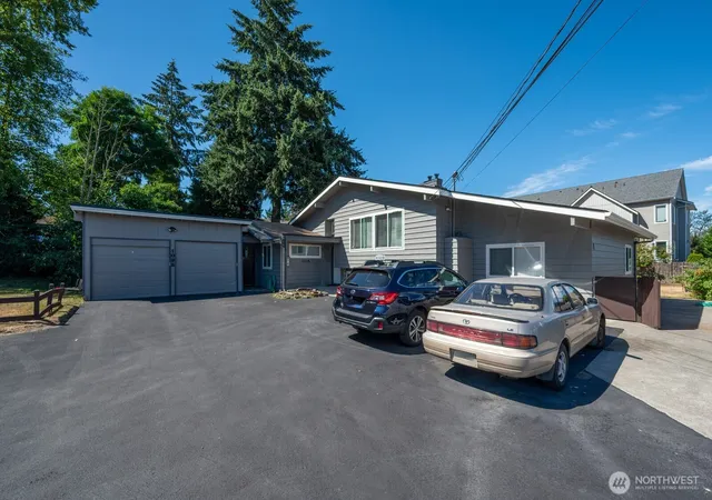 Photo 4 of Multi family home for sale at 1031 SW 1045 122nd Street, Seattle, WA 98146 | MLS# NWM2569544 | Listing updated on 2026-09-23