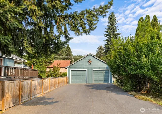 Photo 3 of Single family home for sale at 407 W Utah St, Roslyn, WA 98941 | MLS# NWM2569556 | Listing updated on 2026-09-23