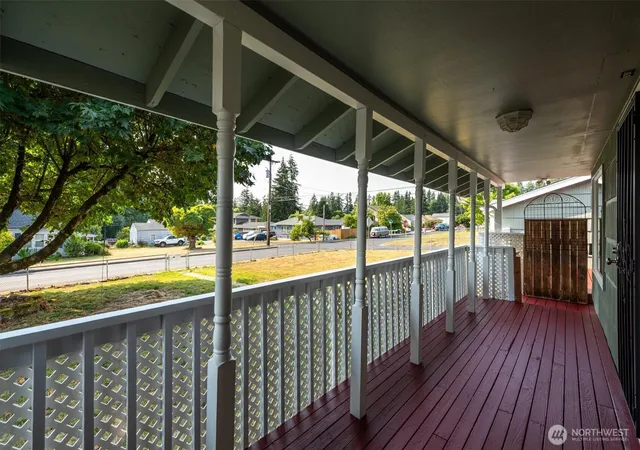 Photo 2 of Single family home for sale at 606 N 16th Avenue, Kelso, WA 98626 | MLS# NWM2569558 | Listing updated on 2026-09-23