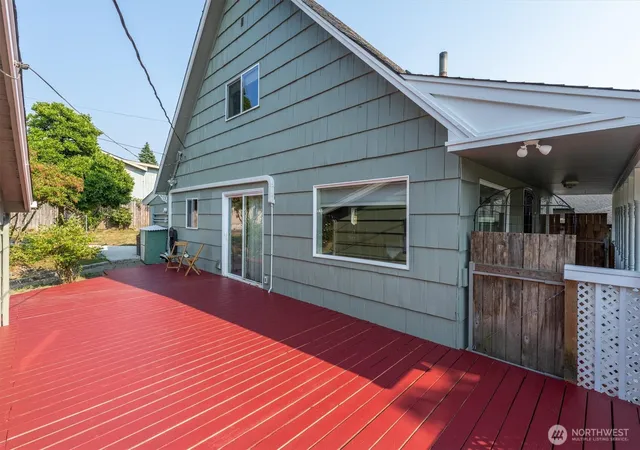 Photo 3 of Single family home for sale at 606 N 16th Avenue, Kelso, WA 98626 | MLS# NWM2569558 | Listing updated on 2026-09-23