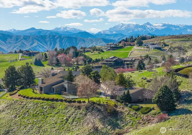 Photo 1 of Single family home for sale at 4333 Anna Ln, Wenatchee, WA 98801 | MLS# NWM2569584 | Listing updated on 2026-10-01