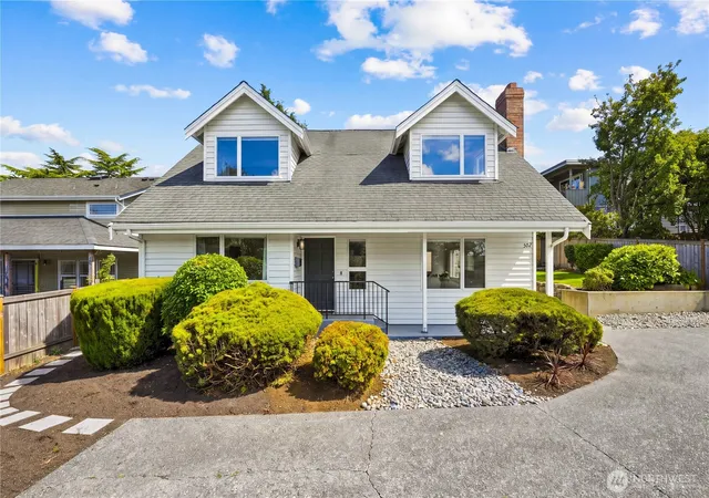Photo 2 of Single family home for sale at 502 3rd Avenue N, Edmonds, WA 98020 | MLS# NWM2569586 | Listing updated on 2026-10-02