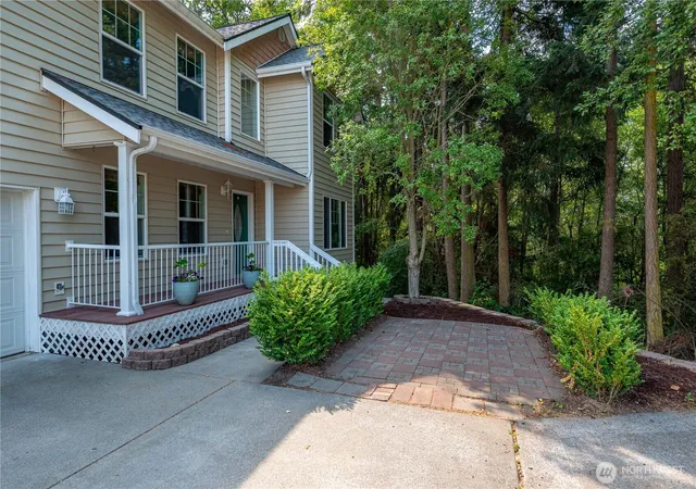 Photo 3 of Sale Pending at 1186 Nw Kathleen Dr, Oak Harbor, WA 98277 | MLS# NWM2569623 | Listing updated on 2026-09-25