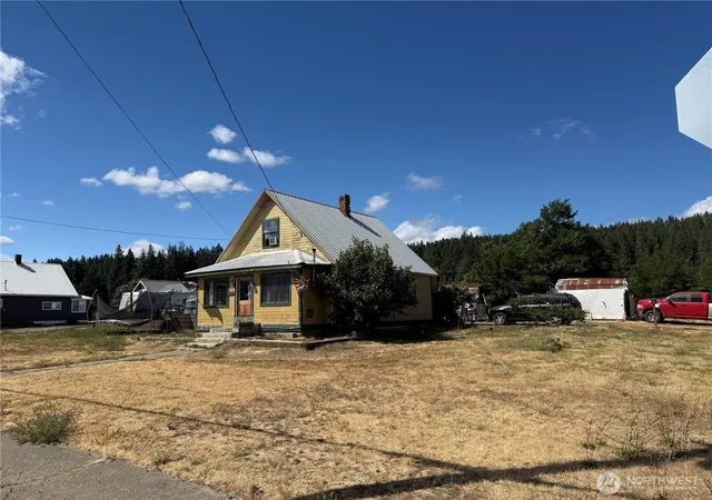 Photo 1 of Single family home for sale at 719 E 2nd Street, Cle Elum, WA 98922 | MLS# NWM2569631 | Listing updated on 2026-09-23