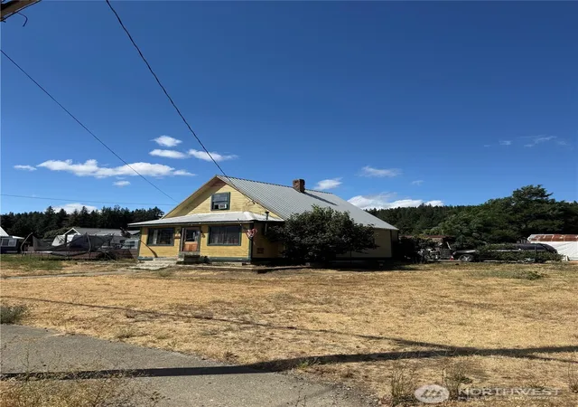 Photo 2 of Single family home for sale at 719 E 2nd Street, Cle Elum, WA 98922 | MLS# NWM2569631 | Listing updated on 2026-09-23