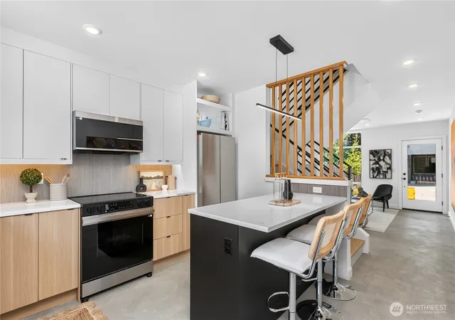 Photo 2 of Townhouse for sale at 5009 Fauntleroy Way Sw #C, Seattle, WA 98136 | MLS# NWM2569638 | Listing updated on 2026-09-30