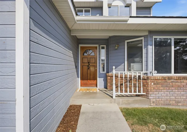 Photo 3 of Single family home for sale at 222 F St SE, Ephrata, WA 98823 | MLS# NWM2569640 | Listing updated on 2026-09-23