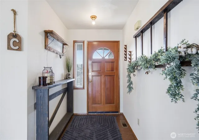Photo 4 of Single family home for sale at 222 F St SE, Ephrata, WA 98823 | MLS# NWM2569640 | Listing updated on 2026-09-23
