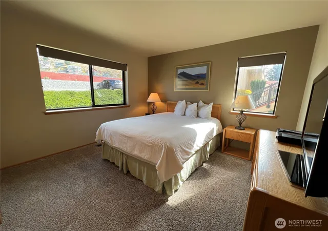Photo 3 of Sale Pending at 100 Lake Chelan Shrs Dr #16-34C, Chelan, WA 98816 | MLS# NWM2569651 | Listing updated on 2026-09-22