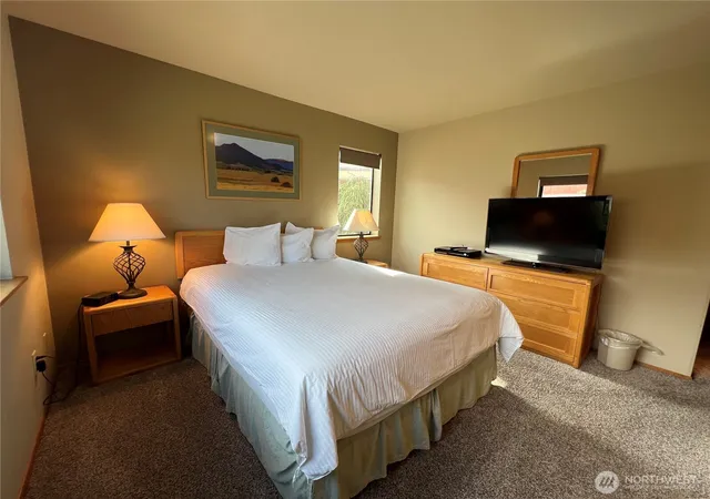 Photo 3 of Sale Pending at 100 Lake Chelan Shrs Dr #16-34C, Chelan, WA 98816 | MLS# NWM2569651 | Listing updated on 2026-09-22
