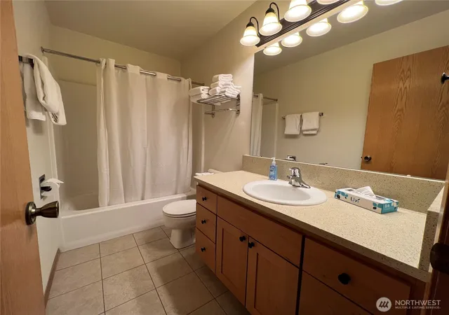 Photo 4 of Sale Pending at 100 Lake Chelan Shrs Dr #16-34C, Chelan, WA 98816 | MLS# NWM2569651 | Listing updated on 2026-09-22