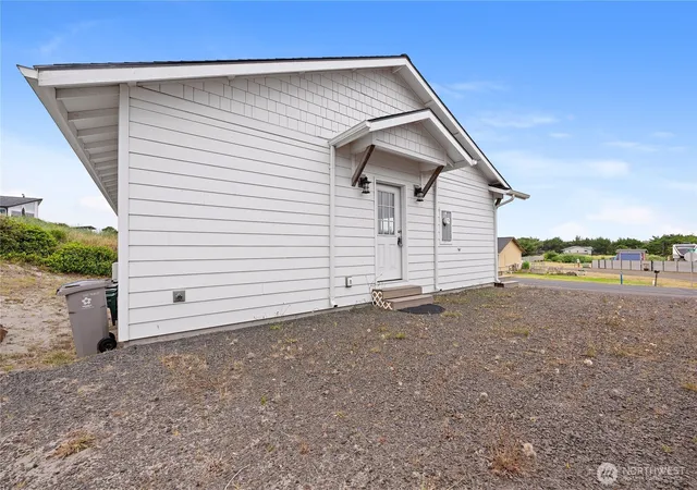 Photo 3 of Single family home for sale at 31810 I St, Ocean Park, WA 98640 | MLS# NWM2569676 | Listing updated on 2026-09-23