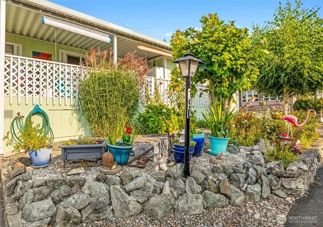 Photo 3 of Manufactured home for sale at 1200 Lincoln St #190, Bellingham, WA 98229 | MLS# NWM2569678 | Listing updated on 2026-10-02