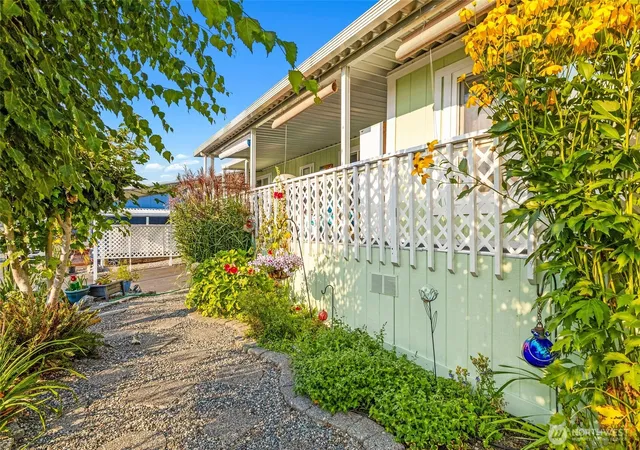 Photo 4 of Manufactured home for sale at 1200 Lincoln St #190, Bellingham, WA 98229 | MLS# NWM2569678 | Listing updated on 2026-10-02