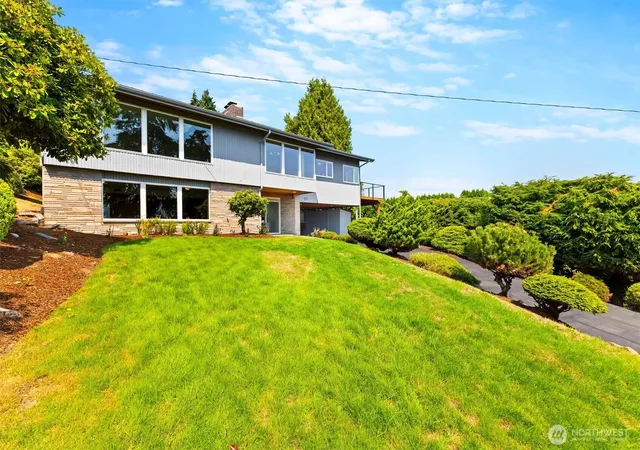 Photo 2 of Sale Pending at 5682 Northeast 180th St, Kenmore, WA 98028 | MLS# NWM2569682 | Listing updated on 2026-08-26
