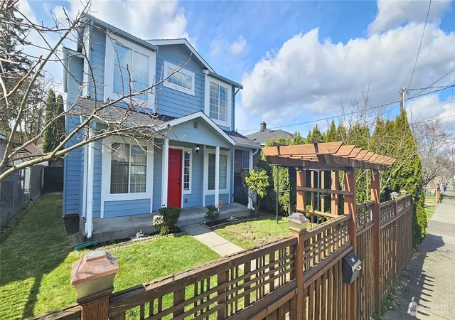 Photo 3 of Sale Pending at 209 Factory Ave N, Renton, WA 98057 | MLS# NWM2569683 | Listing updated on 2026-10-01