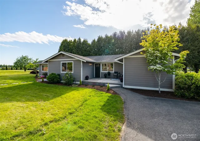 Photo 2 of Single family home for sale at 323 W King Tut Rd, Bellingham, WA 98226 | MLS# NWM2569696 | Listing updated on 2026-09-19