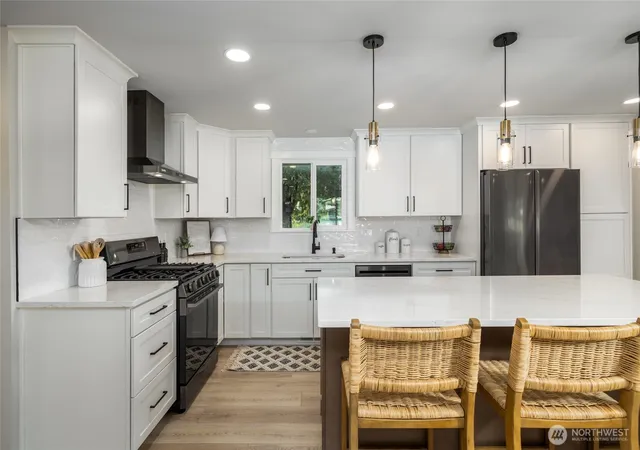 Photo 4 of Single family home for sale at 323 W King Tut Rd, Bellingham, WA 98226 | MLS# NWM2569696 | Listing updated on 2026-09-19