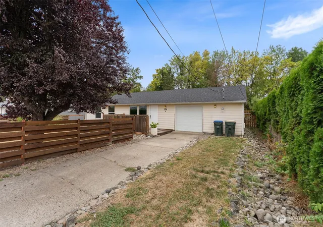 Photo 2 of Single family home for sale at 536 Sw 18th Street, Chehalis, WA 98532 | MLS# NWM2569718 | Listing updated on 2026-09-23