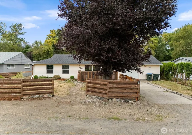 Photo 3 of Single family home for sale at 536 SW 18th Street, Chehalis, WA 98532 | MLS# NWM2569718 | Listing updated on 2026-09-23