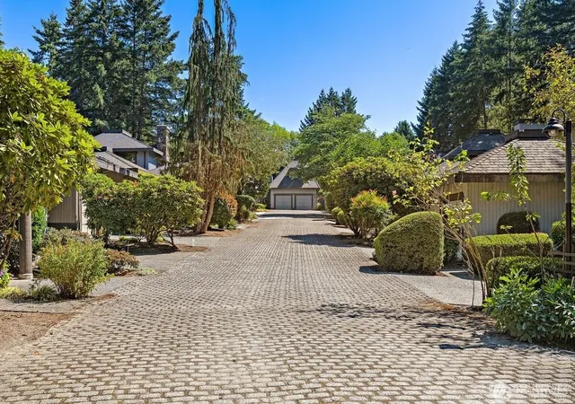 Photo 3 of Condo for sale at 4605 170th Place Ne, Redmond, WA 98052 | MLS# NWM2569721 | Listing updated on 2026-10-01
