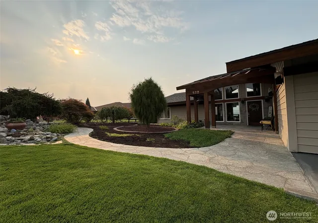Photo 3 of Single family home for sale at 522 Hillcrest Cir Dr, Omak, WA 98841 | MLS# NWM2569735 | Listing updated on 2026-09-23