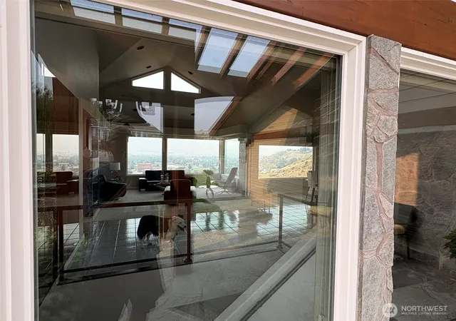 Photo 4 of Single family home for sale at 522 Hillcrest Cir Dr, Omak, WA 98841 | MLS# NWM2569735 | Listing updated on 2026-09-23
