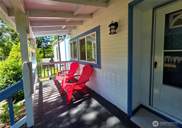 Photo 3 of Manufactured home for sale at 521 Central Ave, South Bend, WA 98586 | MLS# NWM2569746 | Listing updated on 2026-09-23