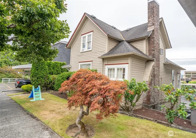 Photo 2 of Single family home for sale at 105 E 2nd Street, Aberdeen, WA 98520 | MLS# NWM2569755 | Listing updated on 2026-09-23