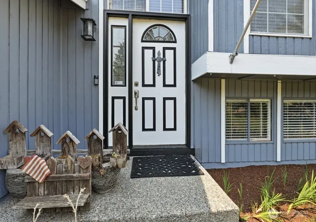 Photo 2 of Sale Pending at 33205 30th Avenue Sw, Federal Way, WA 98023 | MLS# NWM2569756 | Listing updated on 2026-09-25