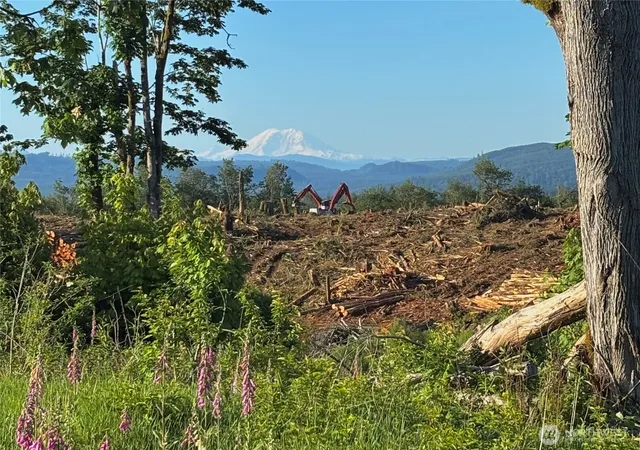 Photo 3 of Sale Pending at 27423 Old Pipeline Rd, Monroe, WA 98272 | MLS# NWM2569757 | Listing updated on 2026-09-25