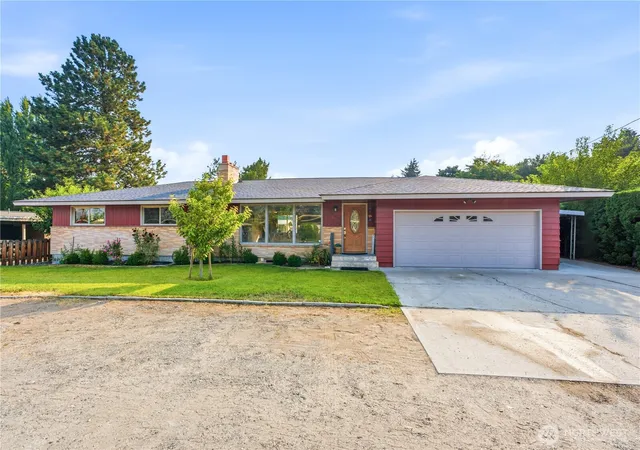 Photo 2 of Single family home for sale at 567 Dayton Ave, East Wenatchee, WA 98802 | MLS# NWM2569763 | Listing updated on 2026-09-18