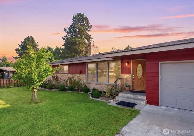 Photo 3 of Single family home for sale at 567 Dayton Ave, East Wenatchee, WA 98802 | MLS# NWM2569763 | Listing updated on 2026-09-18