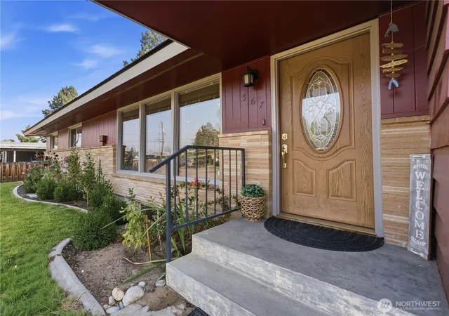 Photo 4 of Single family home for sale at 567 Dayton Ave, East Wenatchee, WA 98802 | MLS# NWM2569763 | Listing updated on 2026-09-18