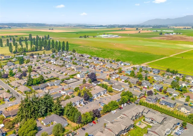 Photo 3 of Townhouse for sale at 496 Harvest Edge Pl, Burlington, WA 98233 | MLS# NWM2569780 | Listing updated on 2026-09-26