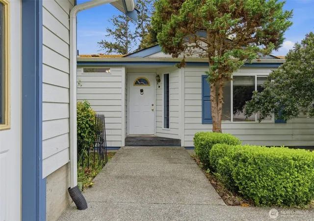 Photo 3 of Sale Pending at 3244 Mardell Dr, Langley, WA 98260 | MLS# NWM2569787 | Listing updated on 2026-09-22