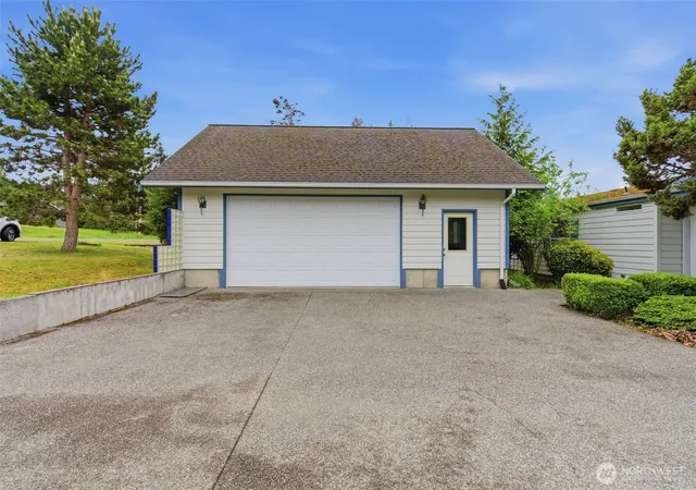 Photo 4 of Sale Pending at 3244 Mardell Dr, Langley, WA 98260 | MLS# NWM2569787 | Listing updated on 2026-09-22