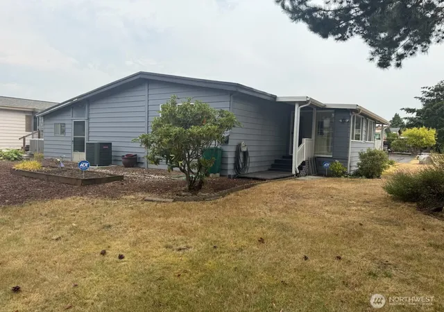 Photo 3 of Manufactured home for sale at 11436 Se 208th Street, Kent, WA 98031 | MLS# NWM2569812 | Listing updated on 2026-10-01